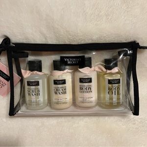 Victoria's Secret Ultimate Moisture To Go Kit